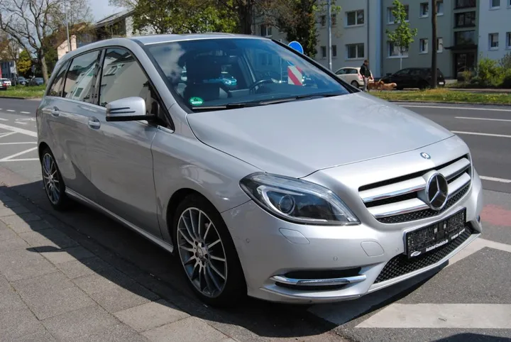 Mercedes-Benz B 200