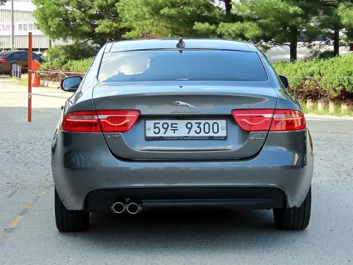 Jaguar XE