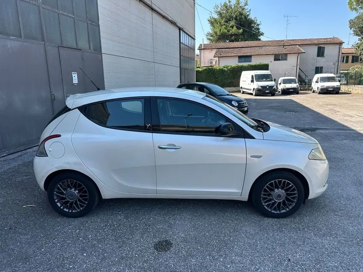 Lancia Ypsilon