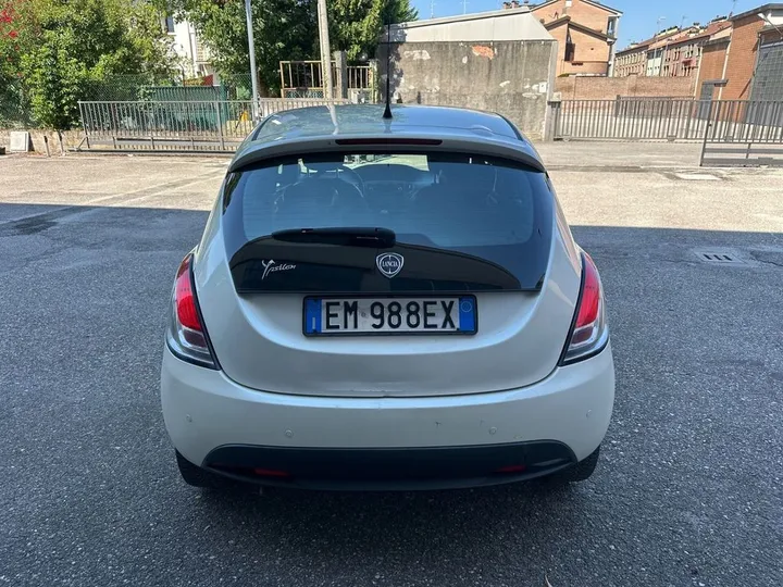 Lancia Ypsilon