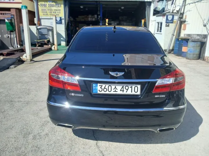 Hyundai Genesis