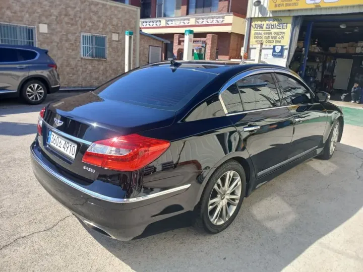 Hyundai Genesis