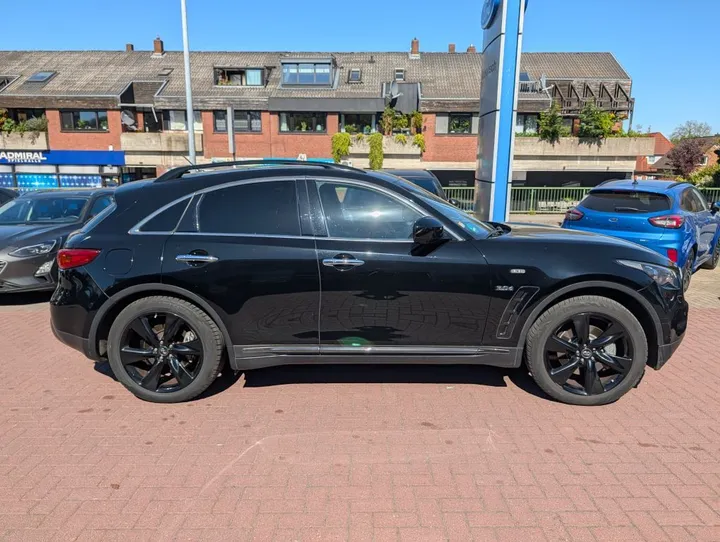 Infiniti QX70
