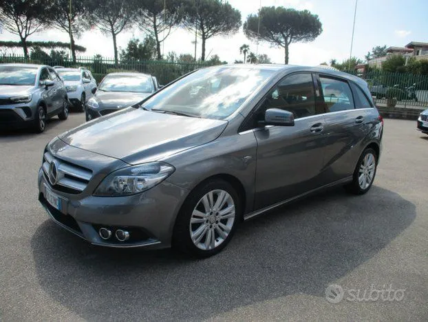 Mercedes-Benz B 180