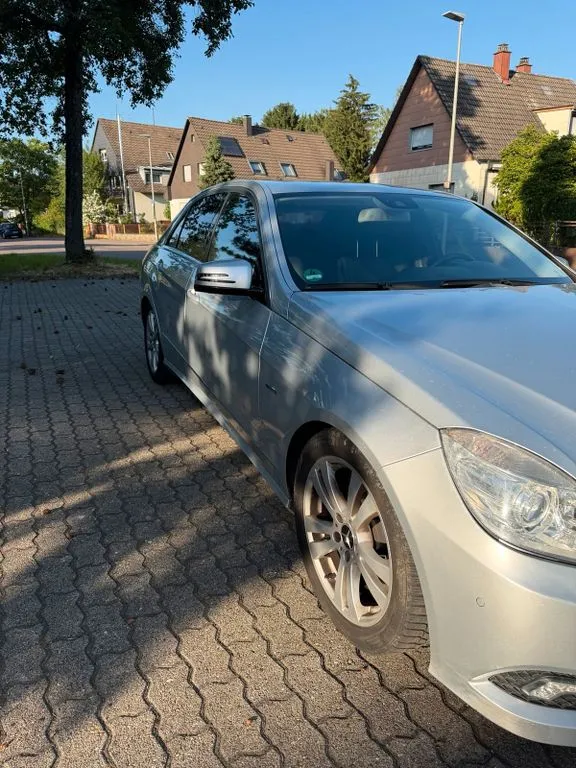 Mercedes-Benz E 220