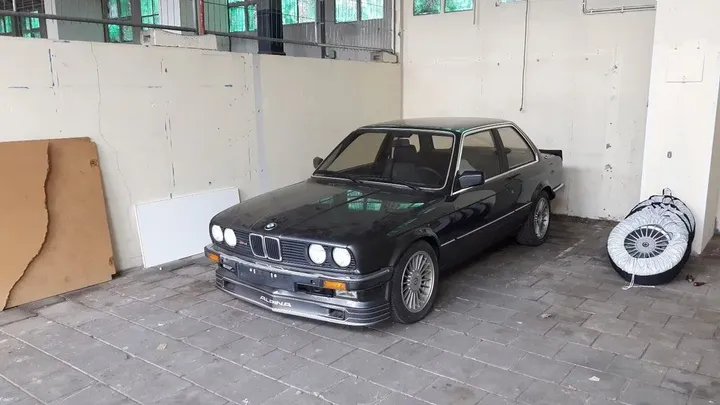 BMW 323