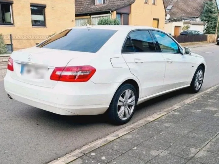 Mercedes-Benz E 200