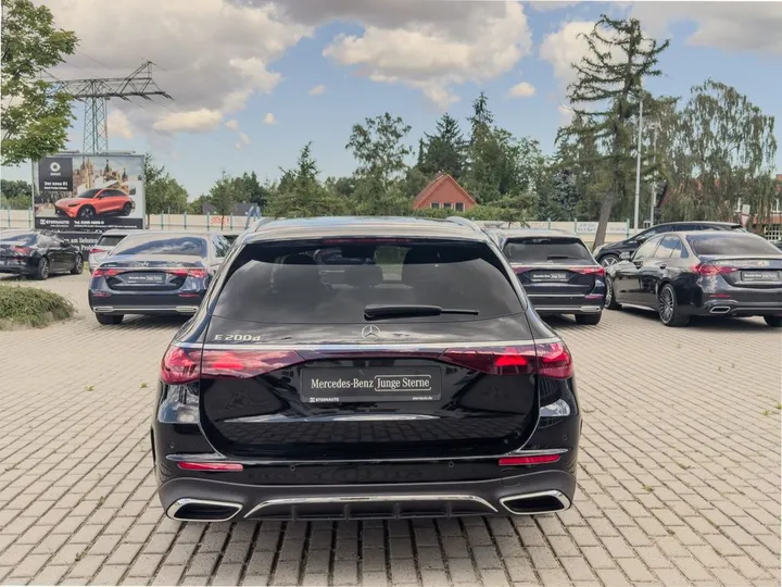 Mercedes-Benz E 200
