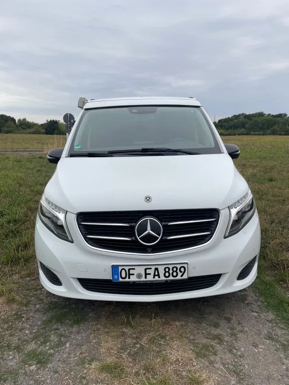 Mercedes-Benz 220
