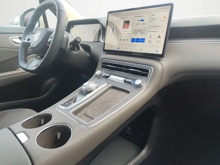 MG S6 EV