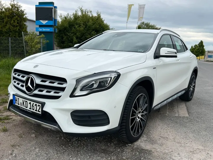 Mercedes-Benz GLA 200