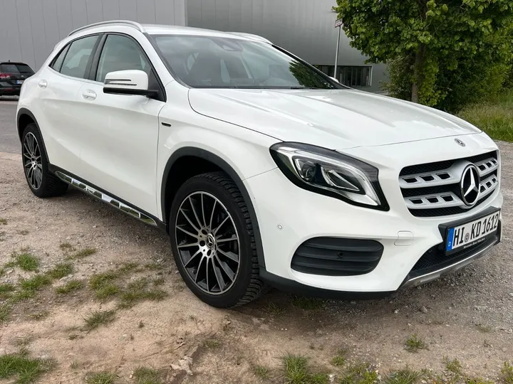 Mercedes-Benz GLA 200