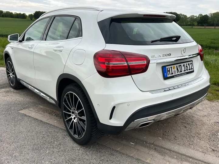 Mercedes-Benz GLA 200