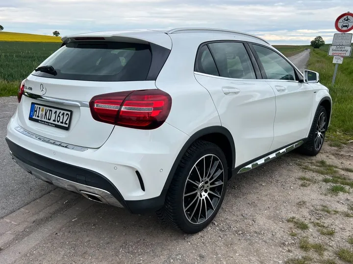 Mercedes-Benz GLA 200