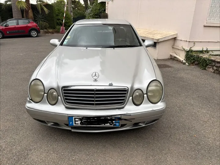 Mercedes-Benz 200
