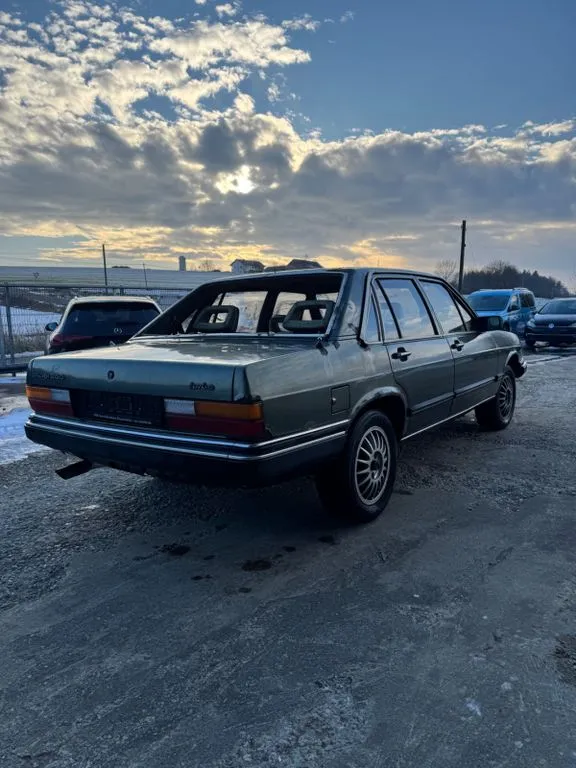 Audi 200