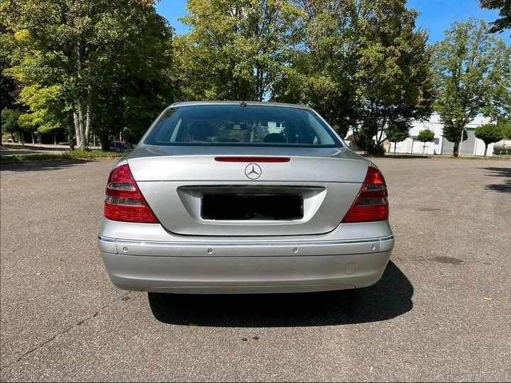 Mercedes-Benz E 320