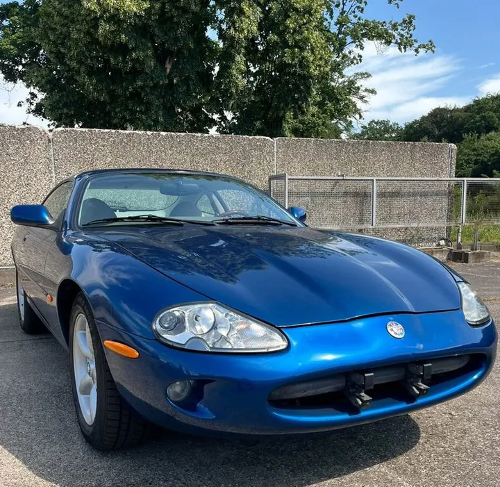 Jaguar XK8