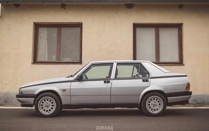Alfa Romeo 75