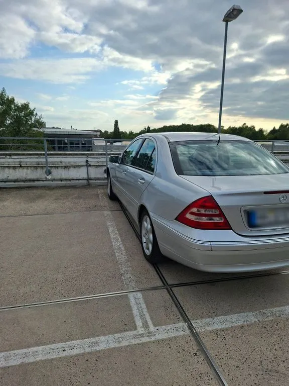Mercedes-Benz C 240