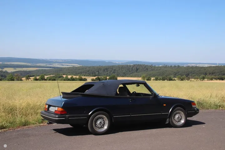 Saab 900