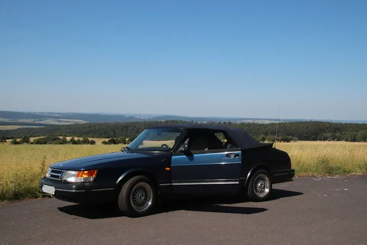 Saab 900