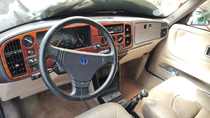 Saab 900