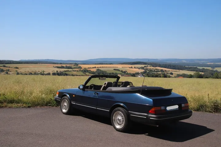 Saab 900