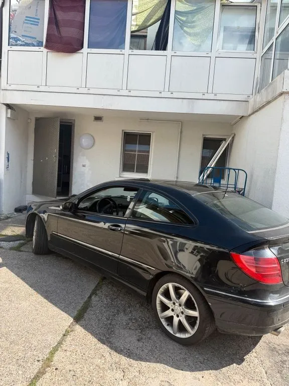 Mercedes-Benz 230
