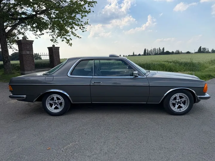 Mercedes-Benz 280