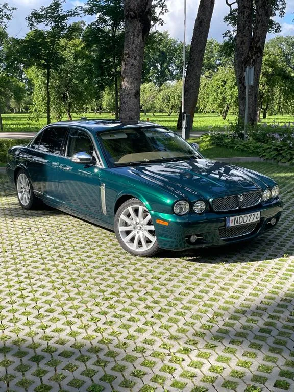 Jaguar XJ8