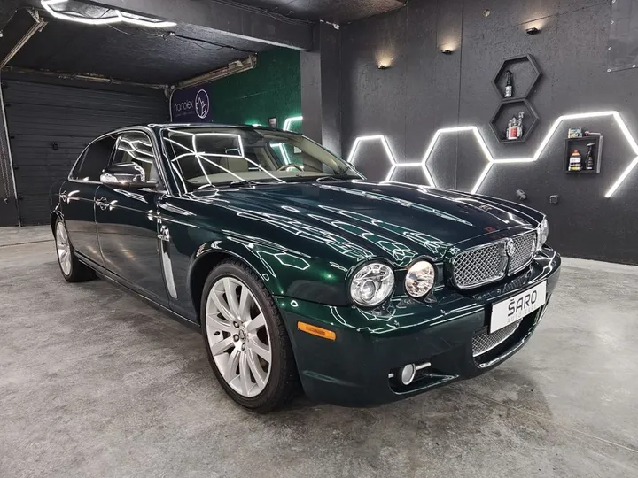 Jaguar XJ8