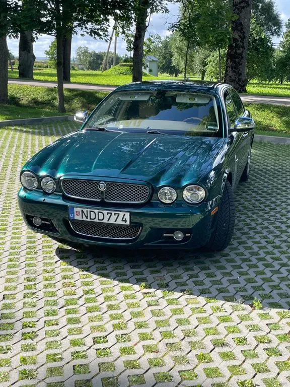Jaguar XJ8