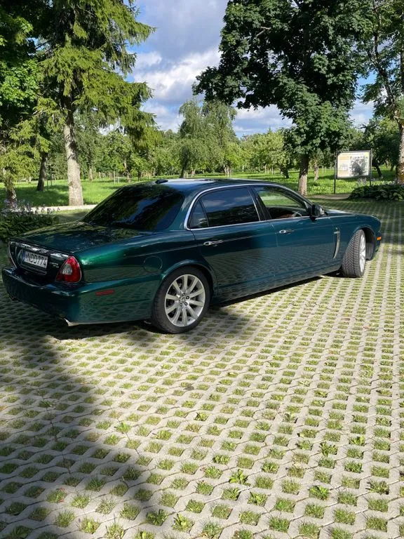Jaguar XJ8