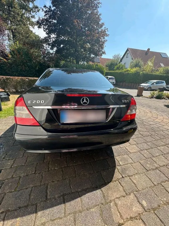 Mercedes-Benz E 200