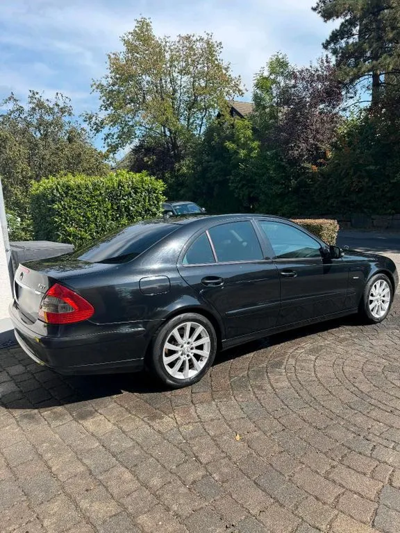 Mercedes-Benz E 200