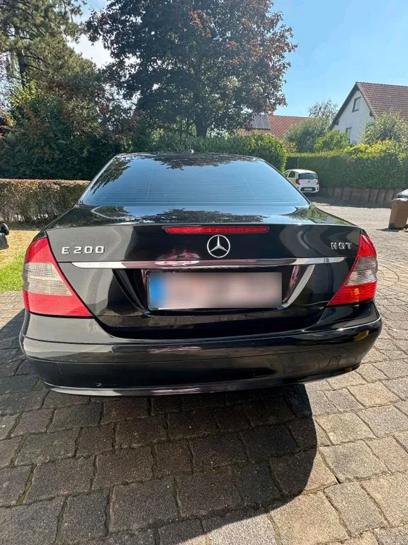 Mercedes-Benz E 200