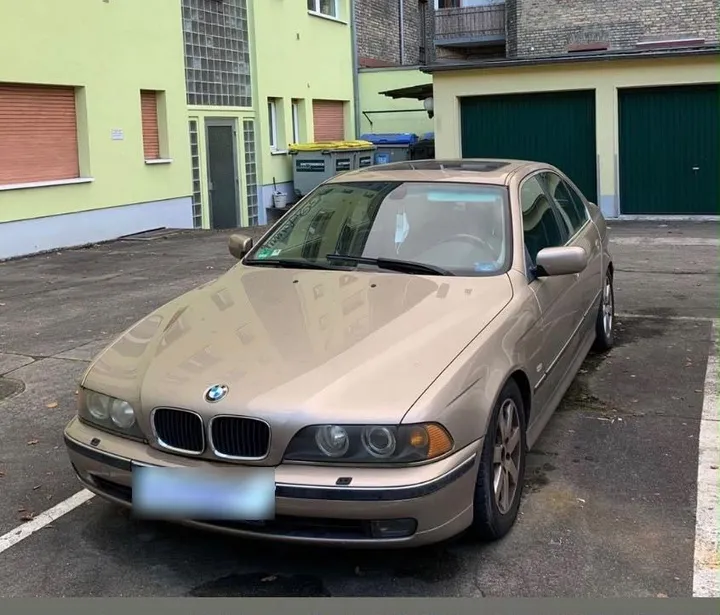 BMW 528