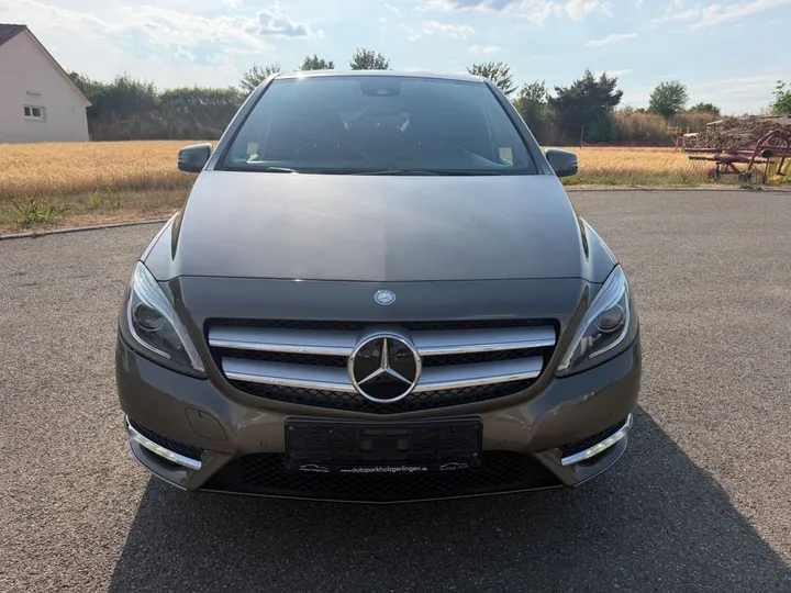 Mercedes-Benz B 220