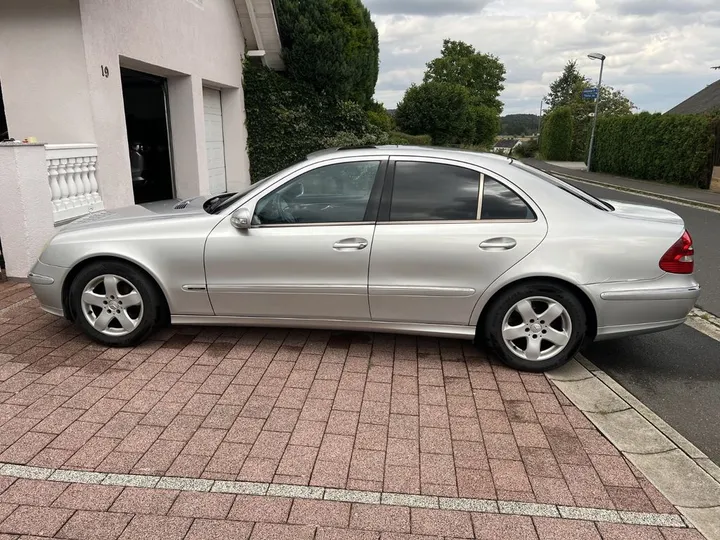 Mercedes-Benz E 270