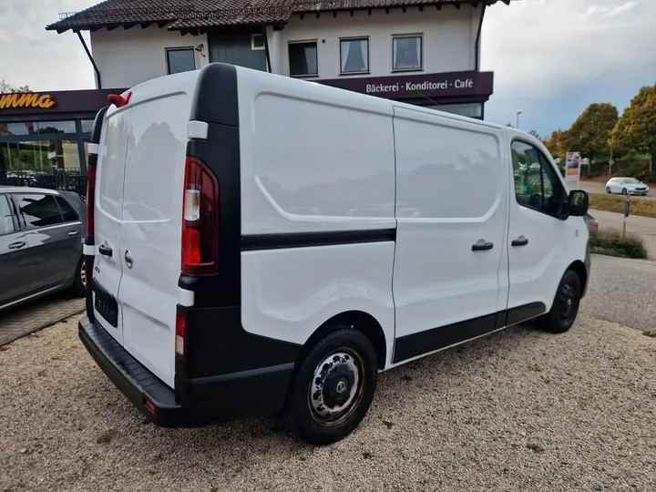 Nissan NV300