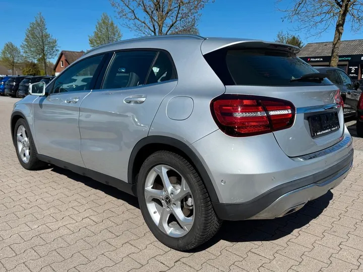 Mercedes-Benz GLA 180