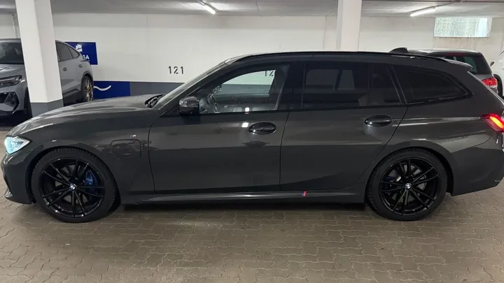 BMW 330