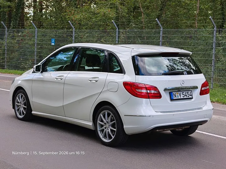 Mercedes-Benz B 200