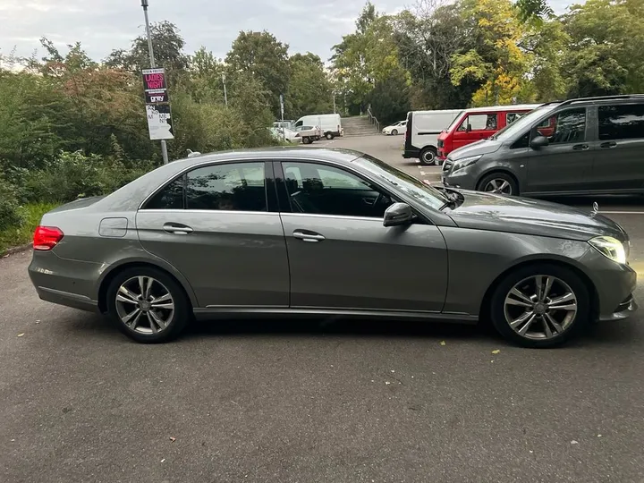 Mercedes-Benz E 220