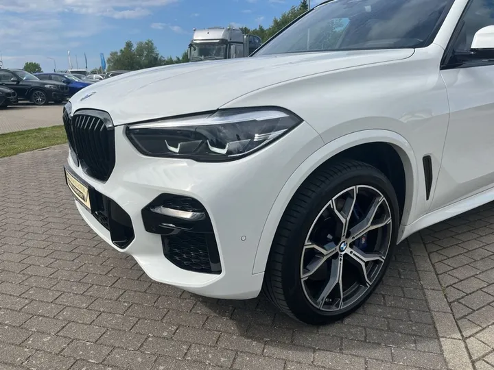 BMW X5 M50