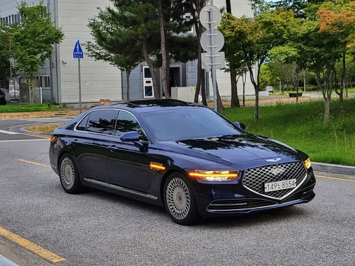 Genesis G90
