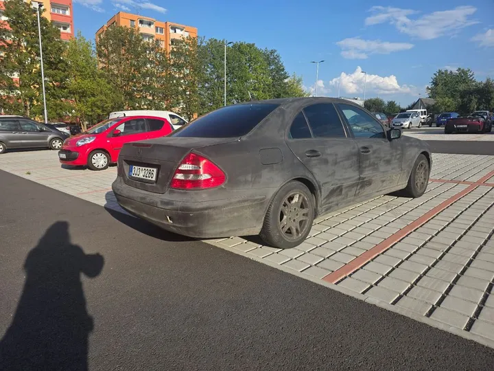 Mercedes-Benz E 200
