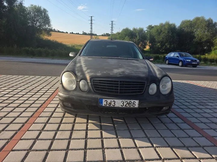 Mercedes-Benz E 200