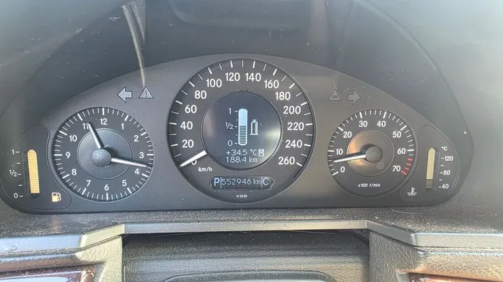 Mercedes-Benz E 200